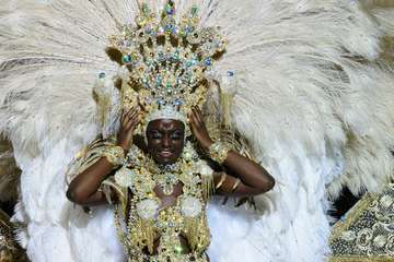 El diseñador teldense Nauzet Afonso vuela con éxito en el Carnaval capitalino (Foto TA)